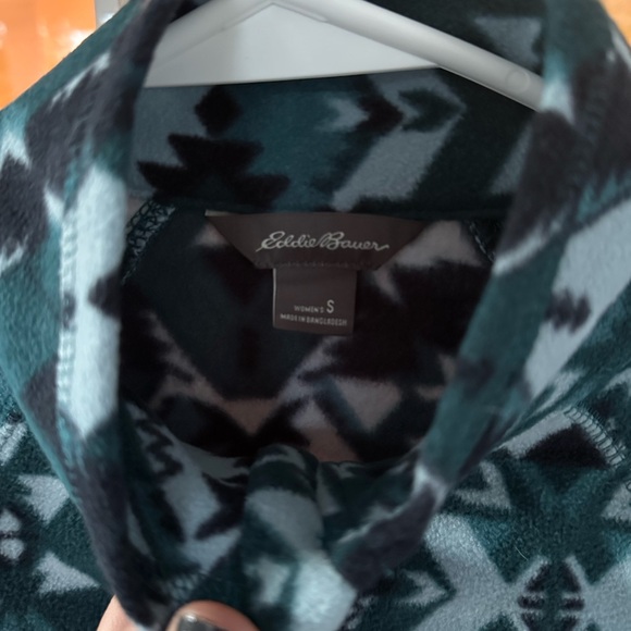 Geometric Patterned Pullover - Picture 4 of 4